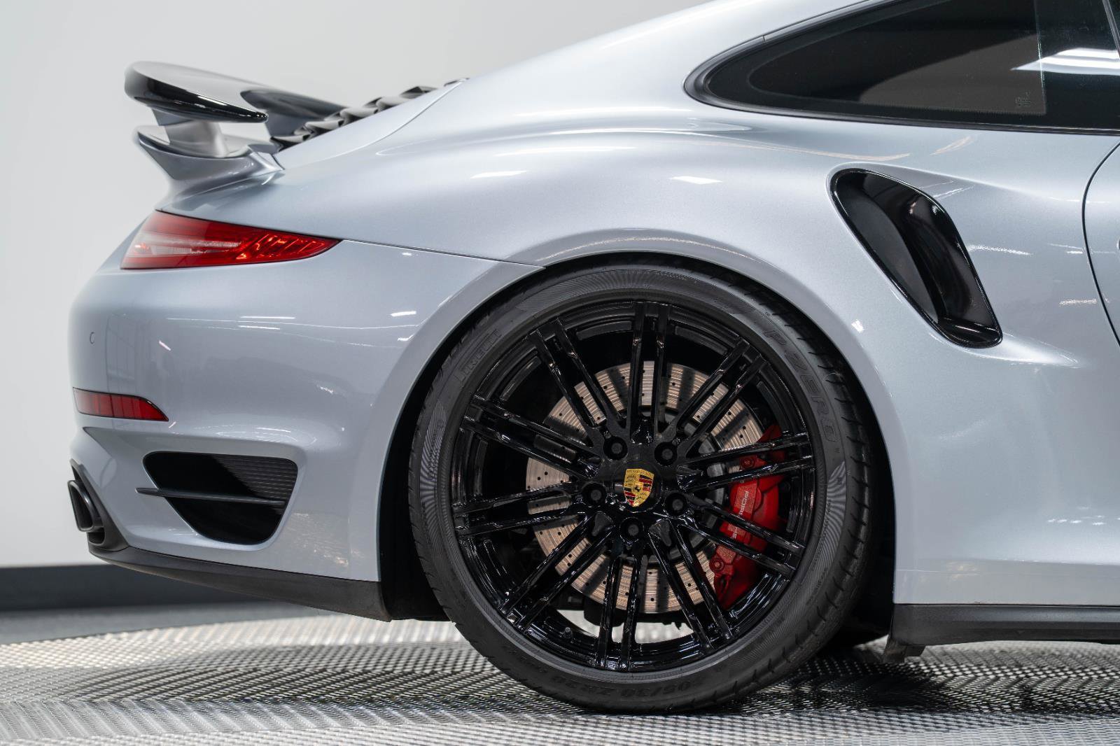 Used 2016 Porsche 911 Turbo image 32