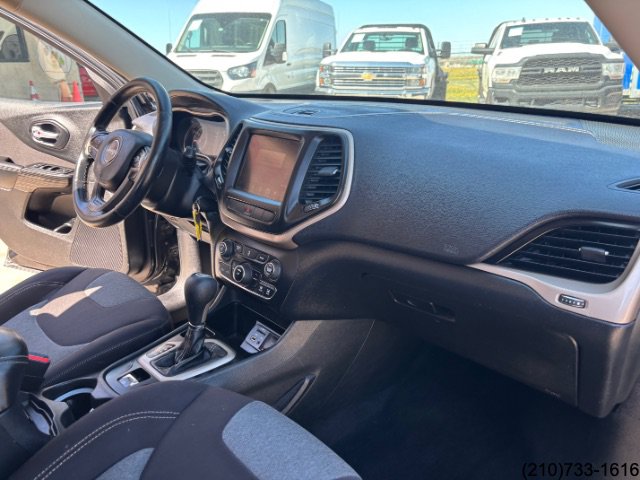 Used 2014 Jeep Cherokee Latitude FWD image 30