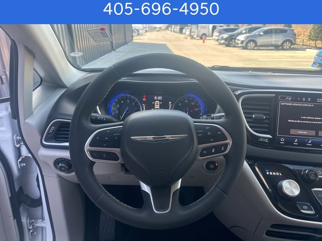 Used 2022 Chrysler Pacifica Touring-L image 48