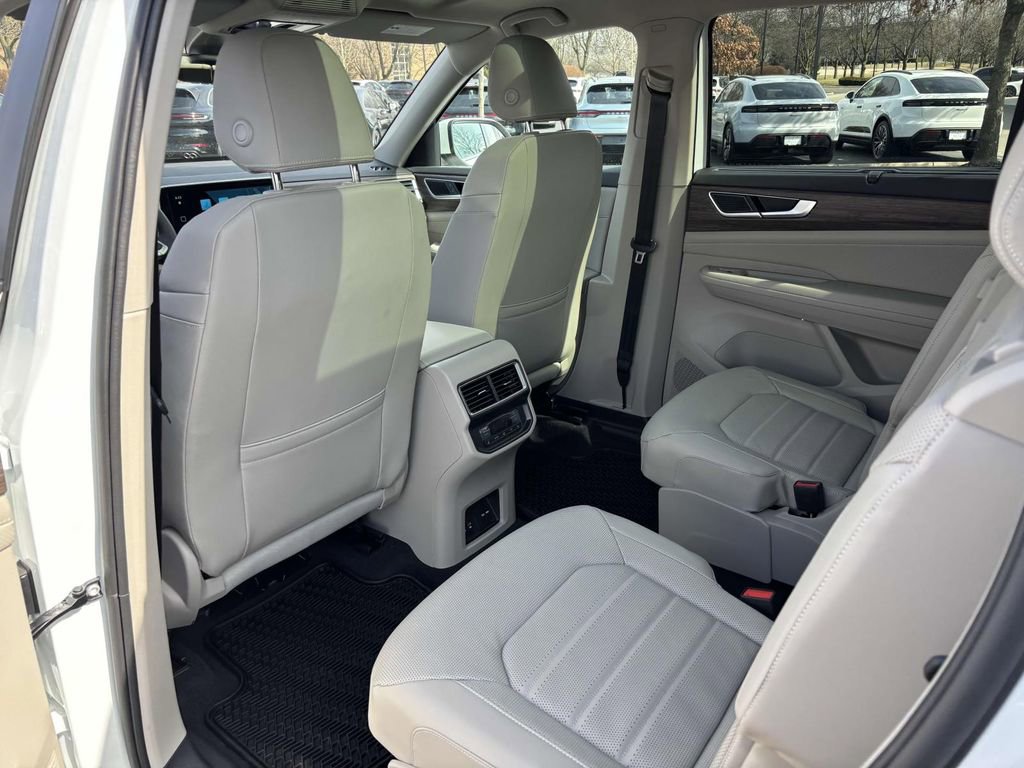 New 2025 Volkswagen Atlas SEL image 28