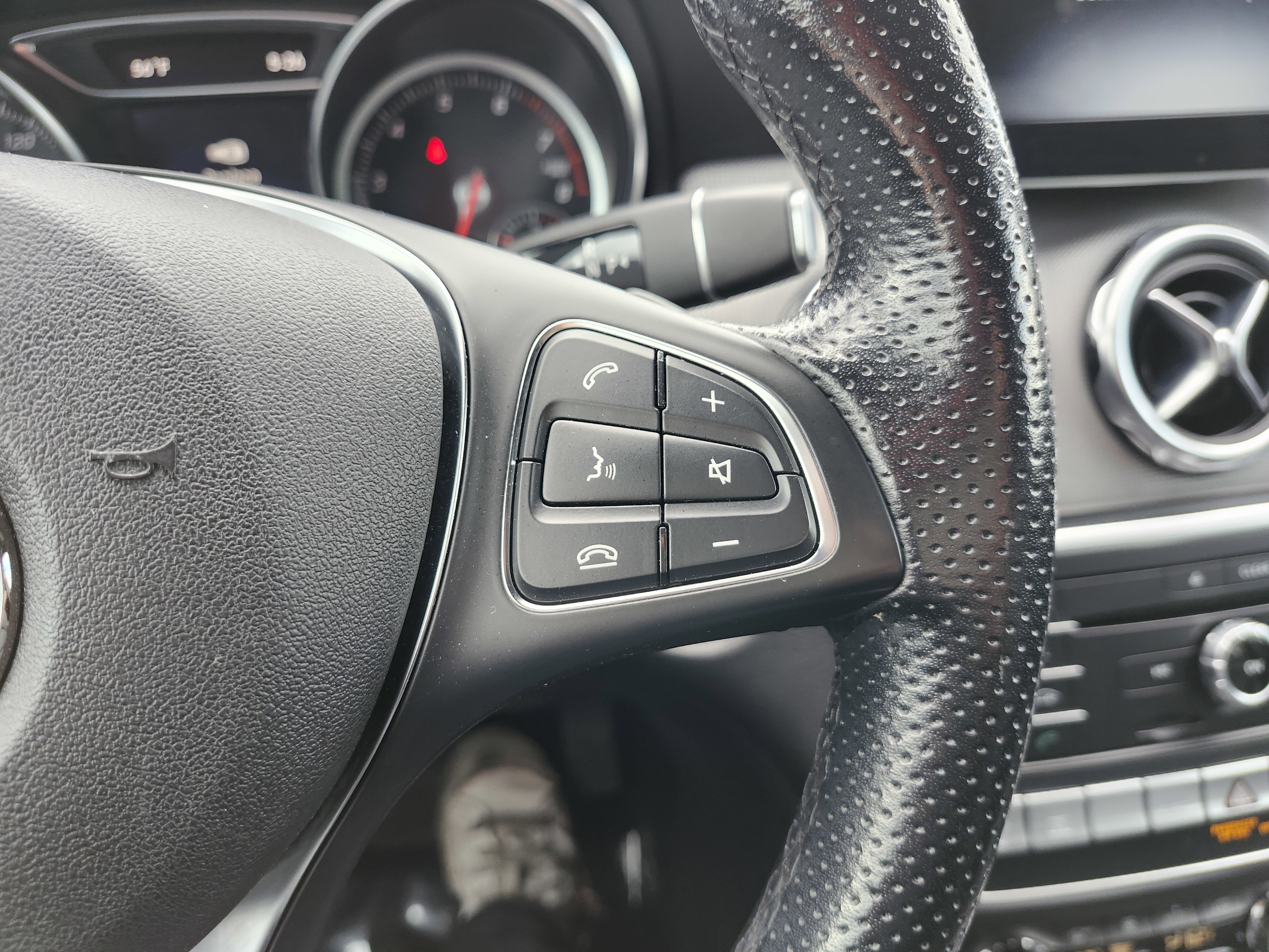 Used 2019 Mercedes-Benz GLA 250 4MATIC image 36