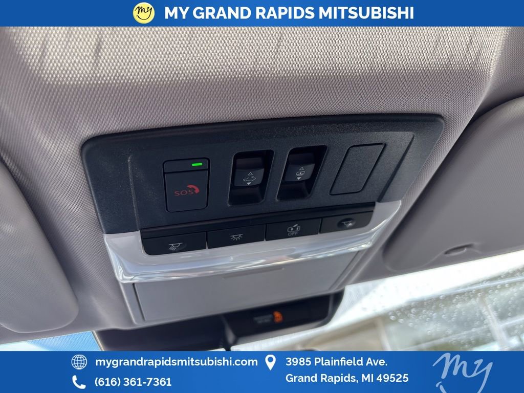 New 2025 Mitsubishi Outlander SE image 27