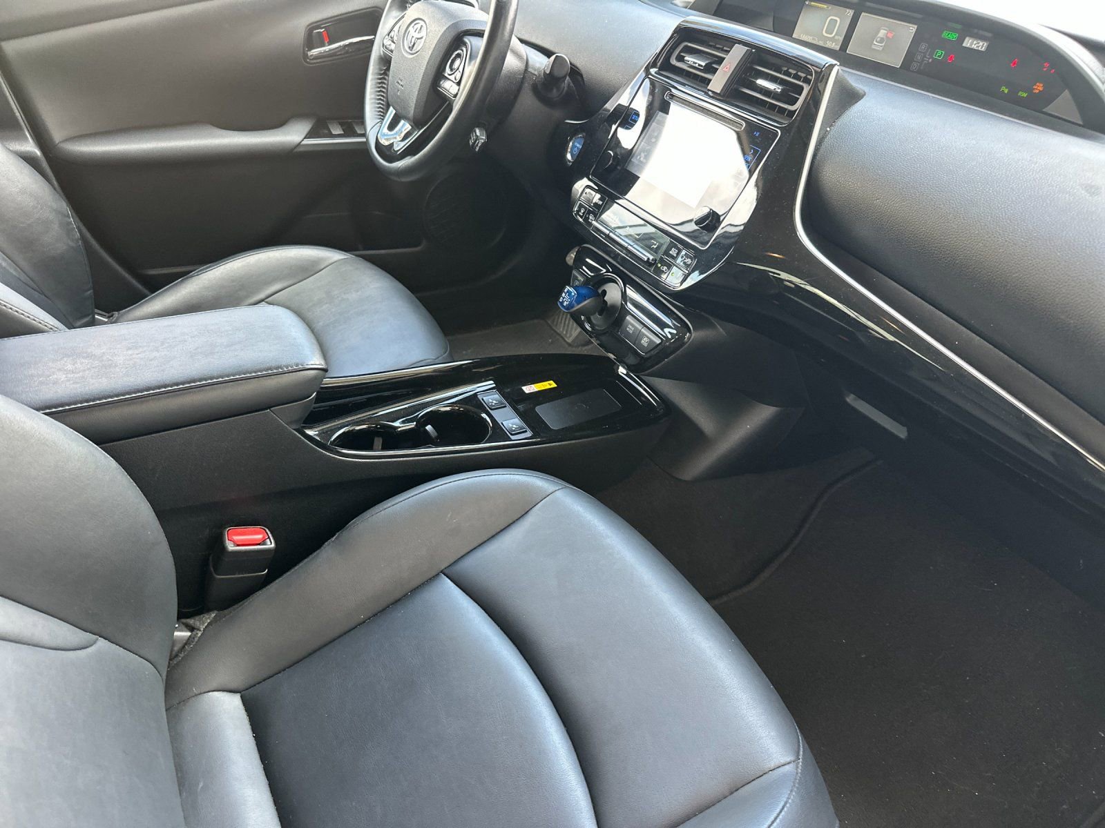 Used 2019 Toyota Prius XLE w/ Carpet Mat Package image 15