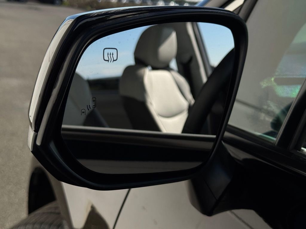 Used 2024 Toyota Sienna XSE image 28