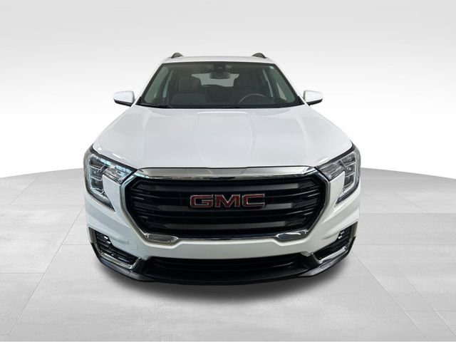 Used 2023 GMC Terrain SLE w/ Driver Convenience Package image 9