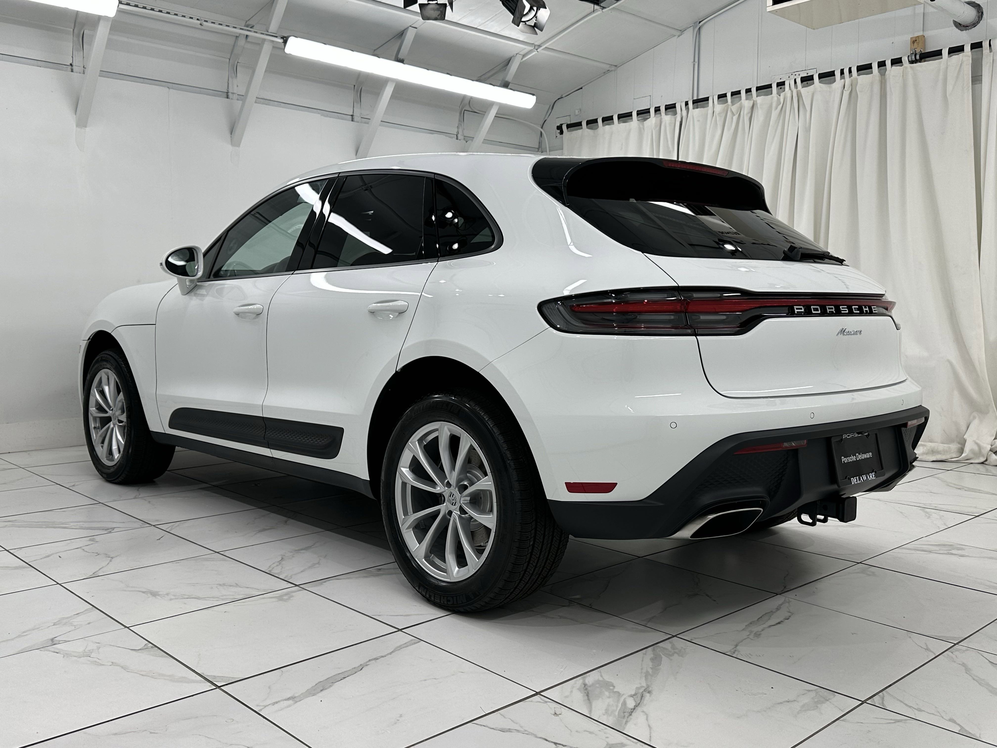 Certified 2025 Porsche Macan image 15