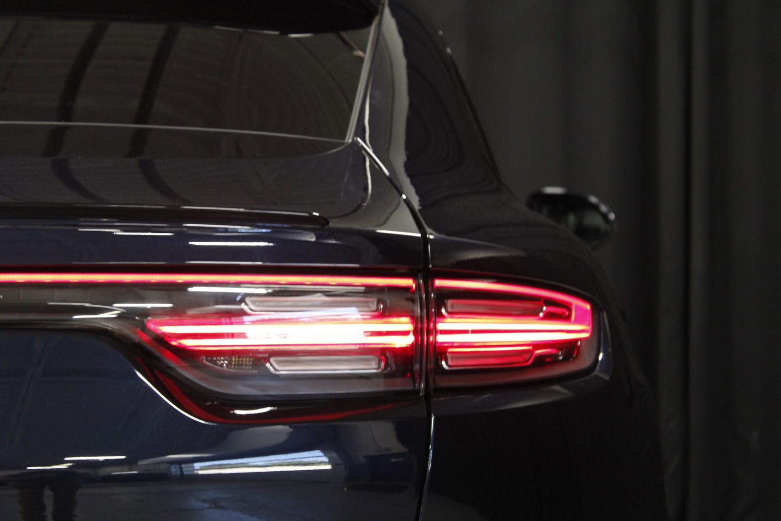 Certified 2021 Porsche Cayenne Coupe AWD/4WD image 24