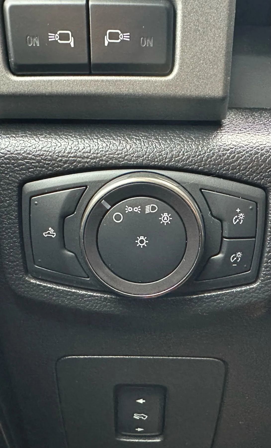 Used 2018 Ford F150 Raptor w/ Equipment Group 802A Luxury image 25