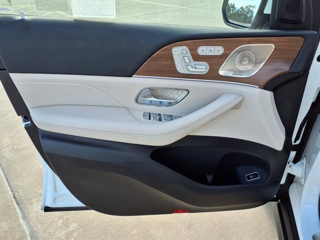 Used 2025 Mercedes-Benz GLS 450 4MATIC image 10