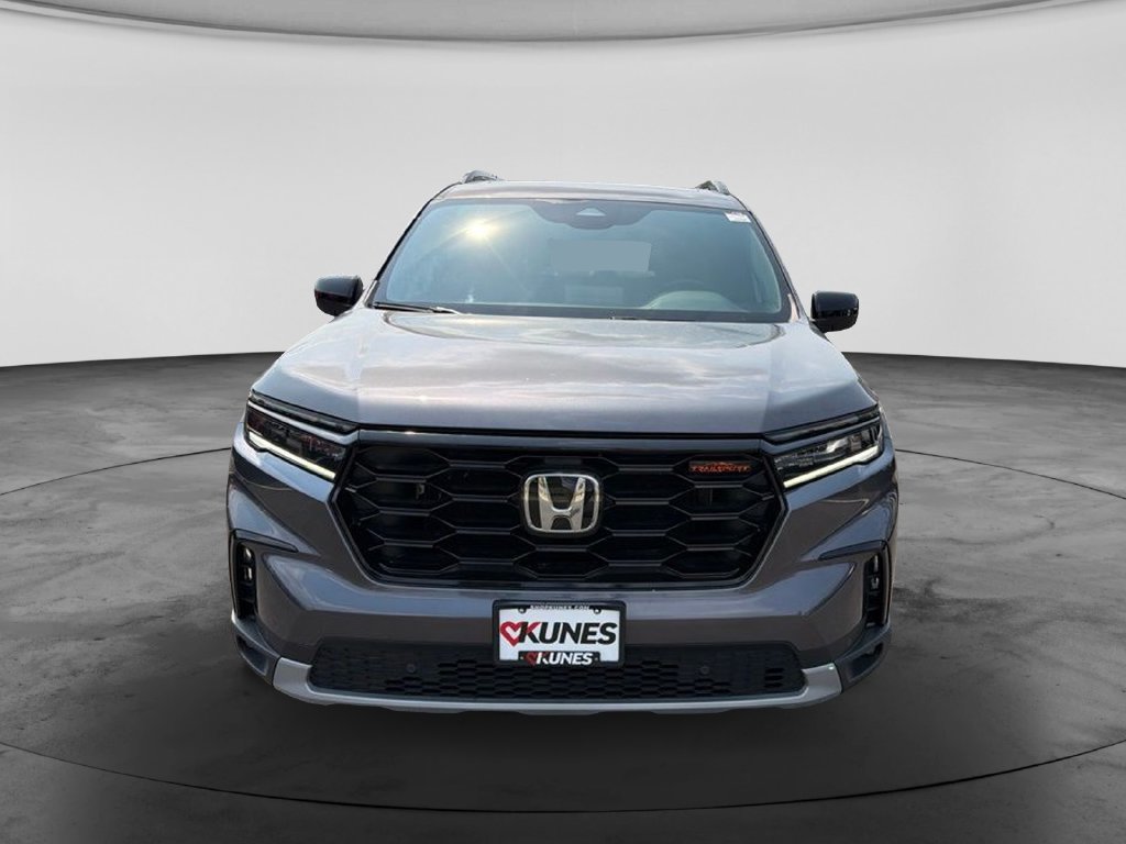 Used 2023 Honda Pilot TrailSport image 3