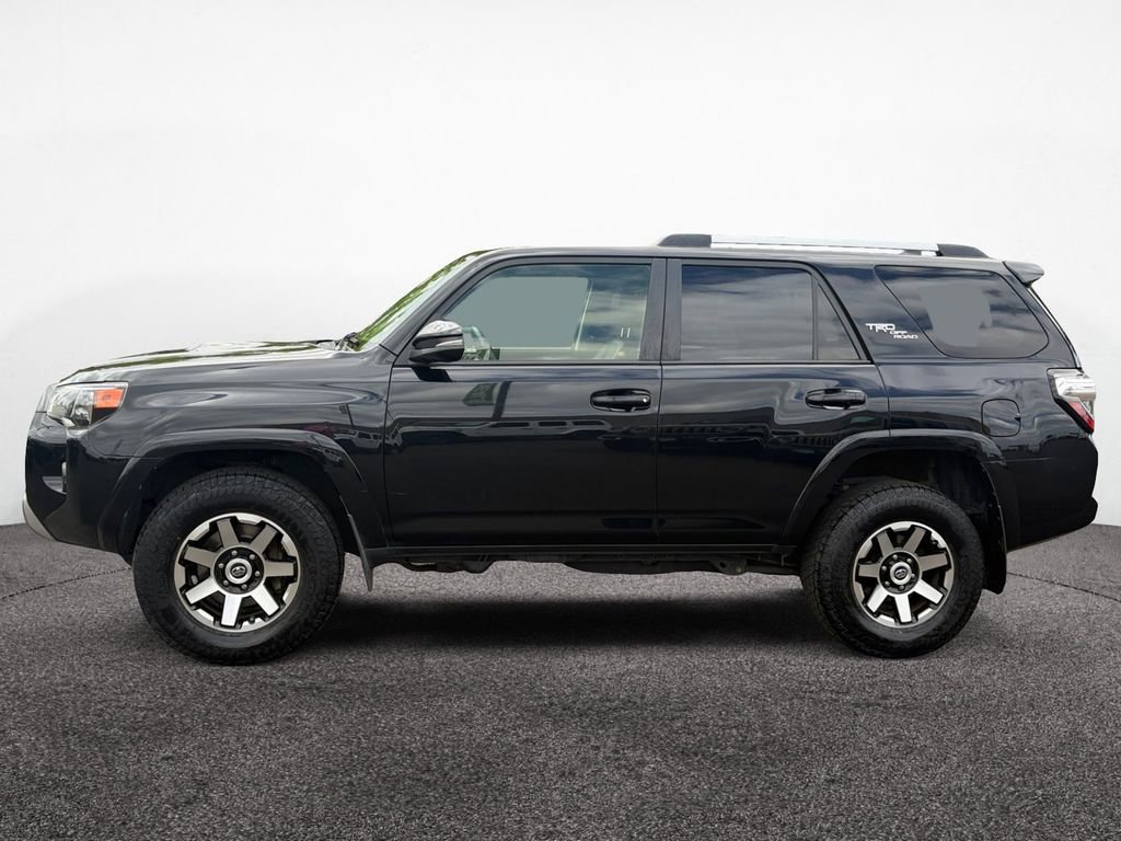 Used 2018 Toyota 4Runner TRD Off-Road Premium AWD/4WD image 2
