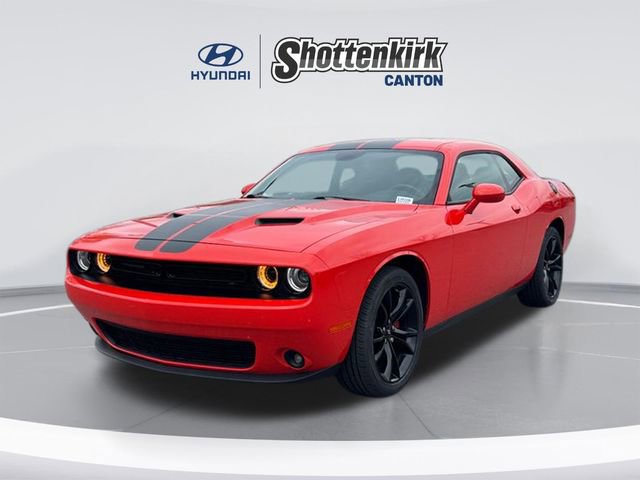 Used 2018 Dodge Challenger SXT w/ Blacktop Package image 1