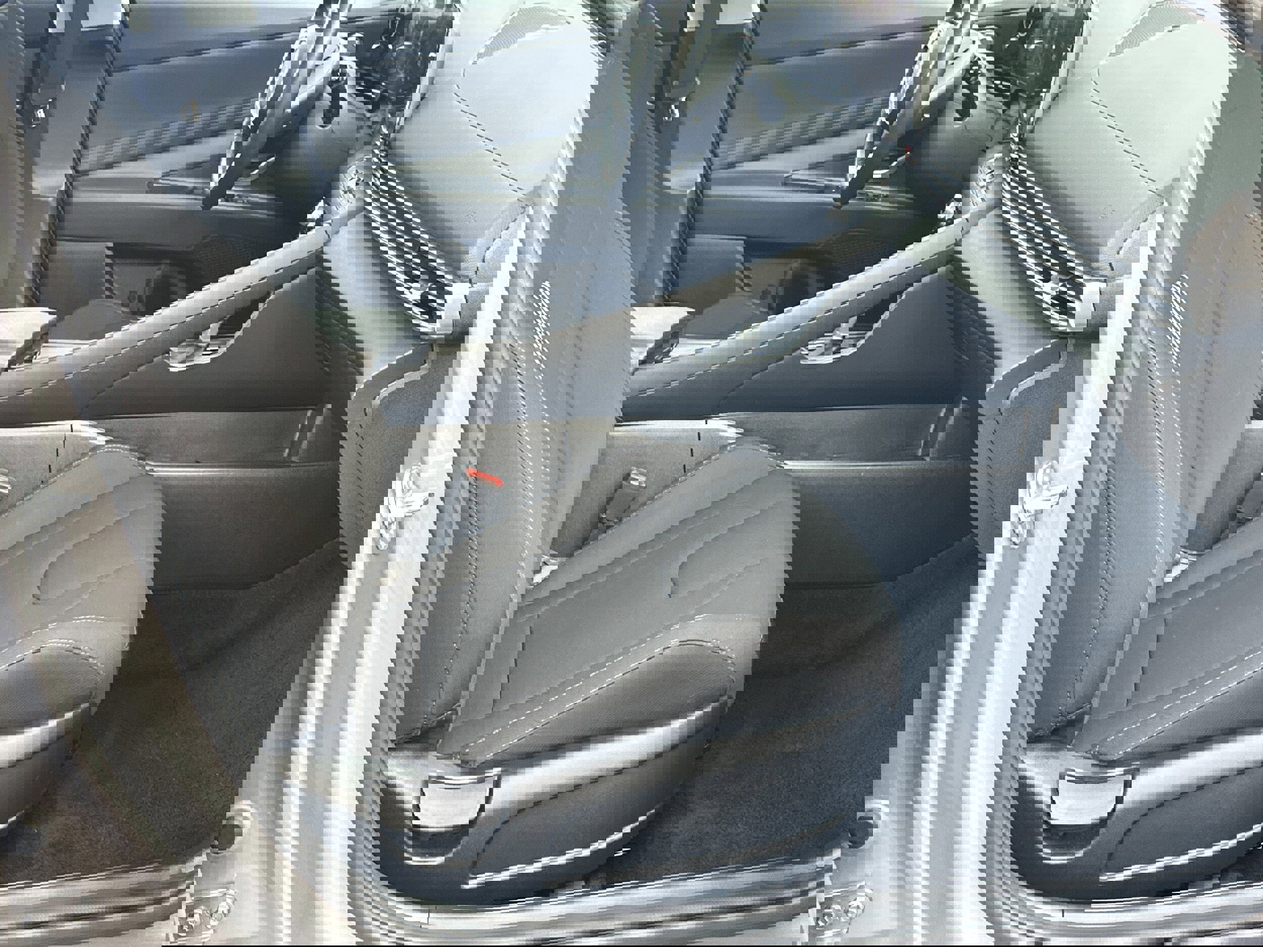 Used 2025 Hyundai Elantra SEL image 13