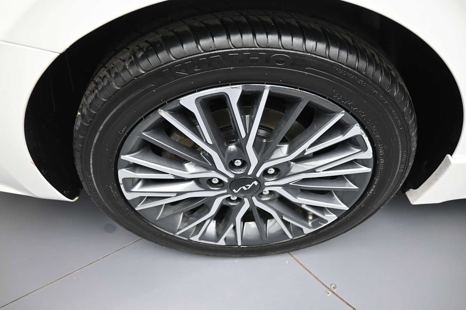 Used 2023 Kia Forte GT-Line w/ GT-Line Premium Package FWD image 11