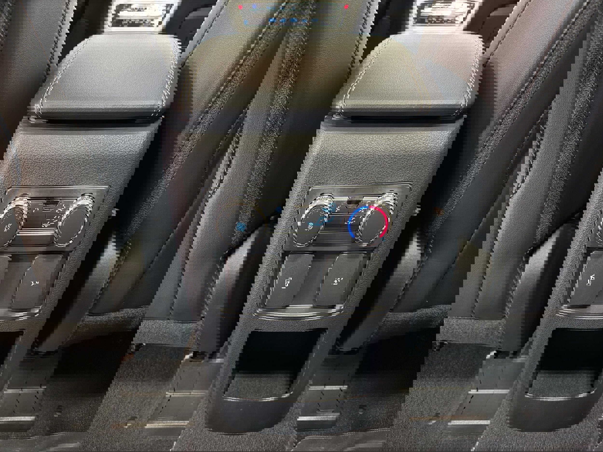 Certified 2021 Ford Explorer XLT w/ Equipment Group 202A image 11