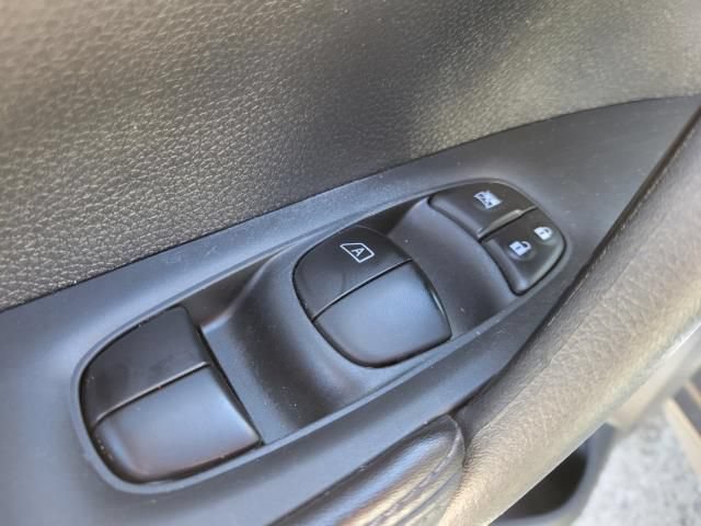 Used 2020 Nissan Rogue S FWD image 15