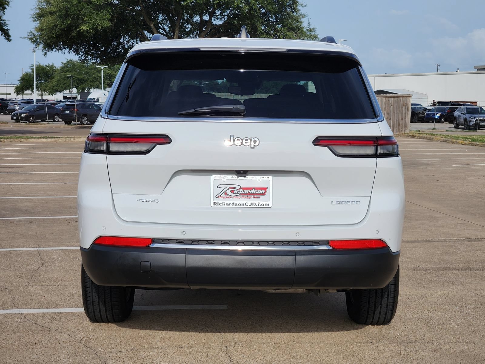 Used 2023 Jeep Grand Cherokee L Laredo w/ Luxury Tech Group I AWD/4WD image 5
