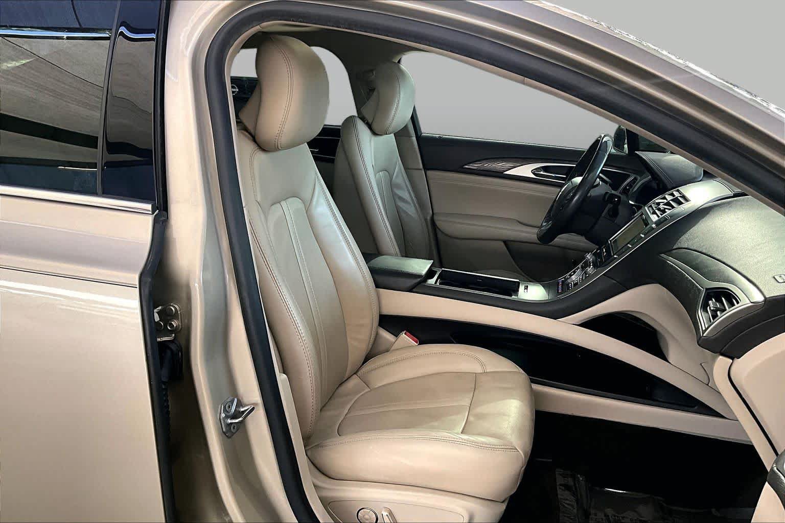 Used 2017 Lincoln MKZ Reserve w/ Technology Package FWD image 9