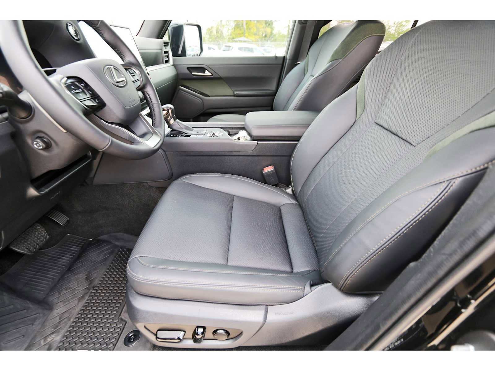 Used 2024 Lexus GX 550 image 11