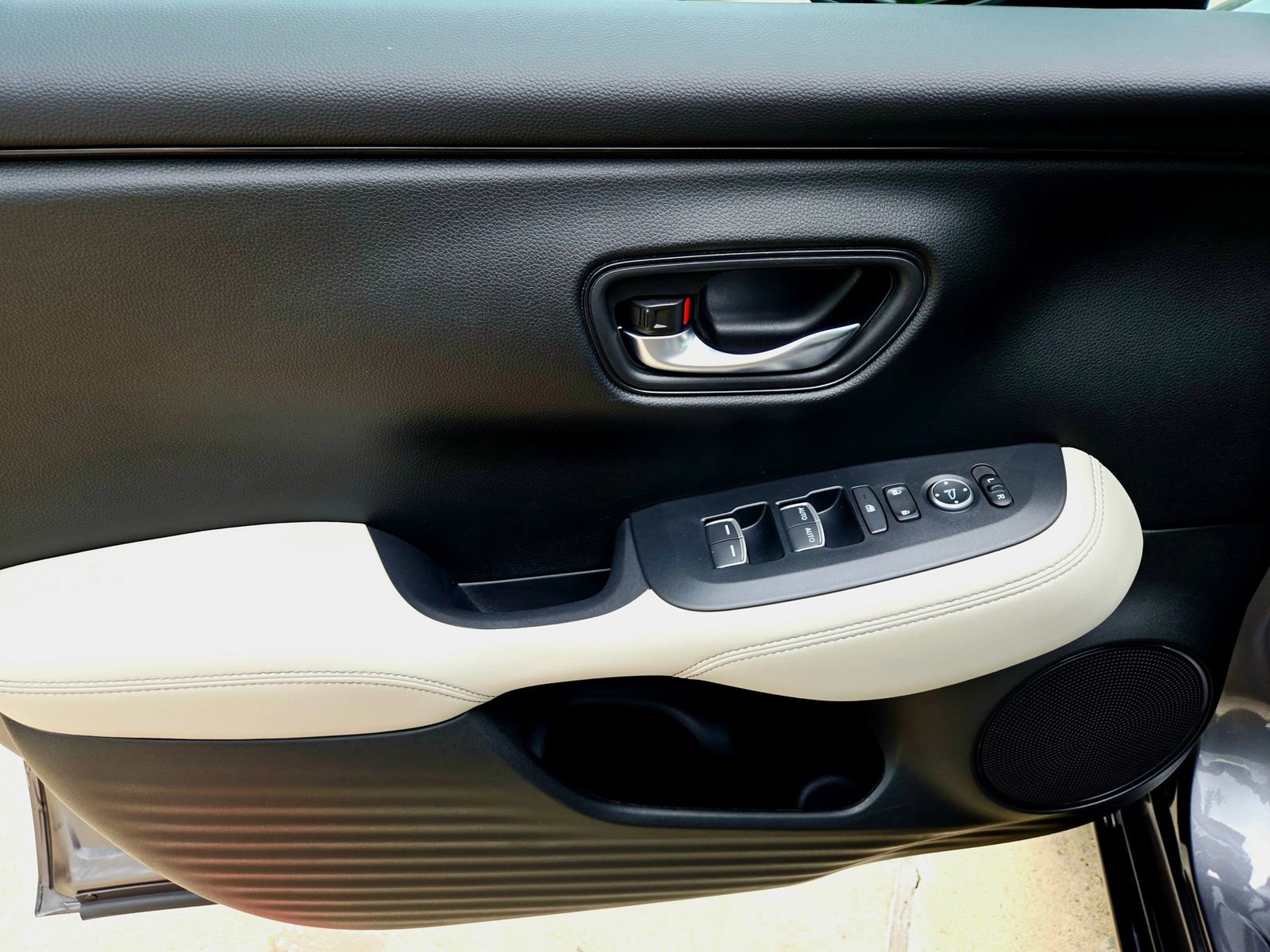 Used 2025 Honda HR-V EX-L image 30