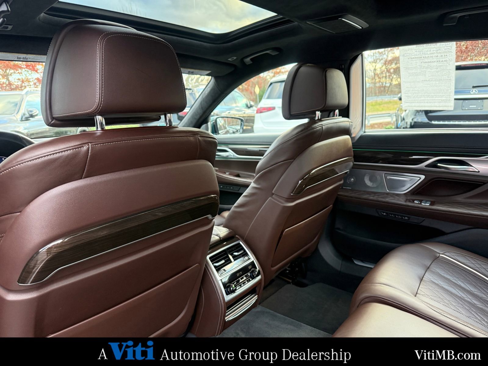 Used 2022 BMW ALPINA B7 xDrive w/ Luxury Rear Seating Package image 21
