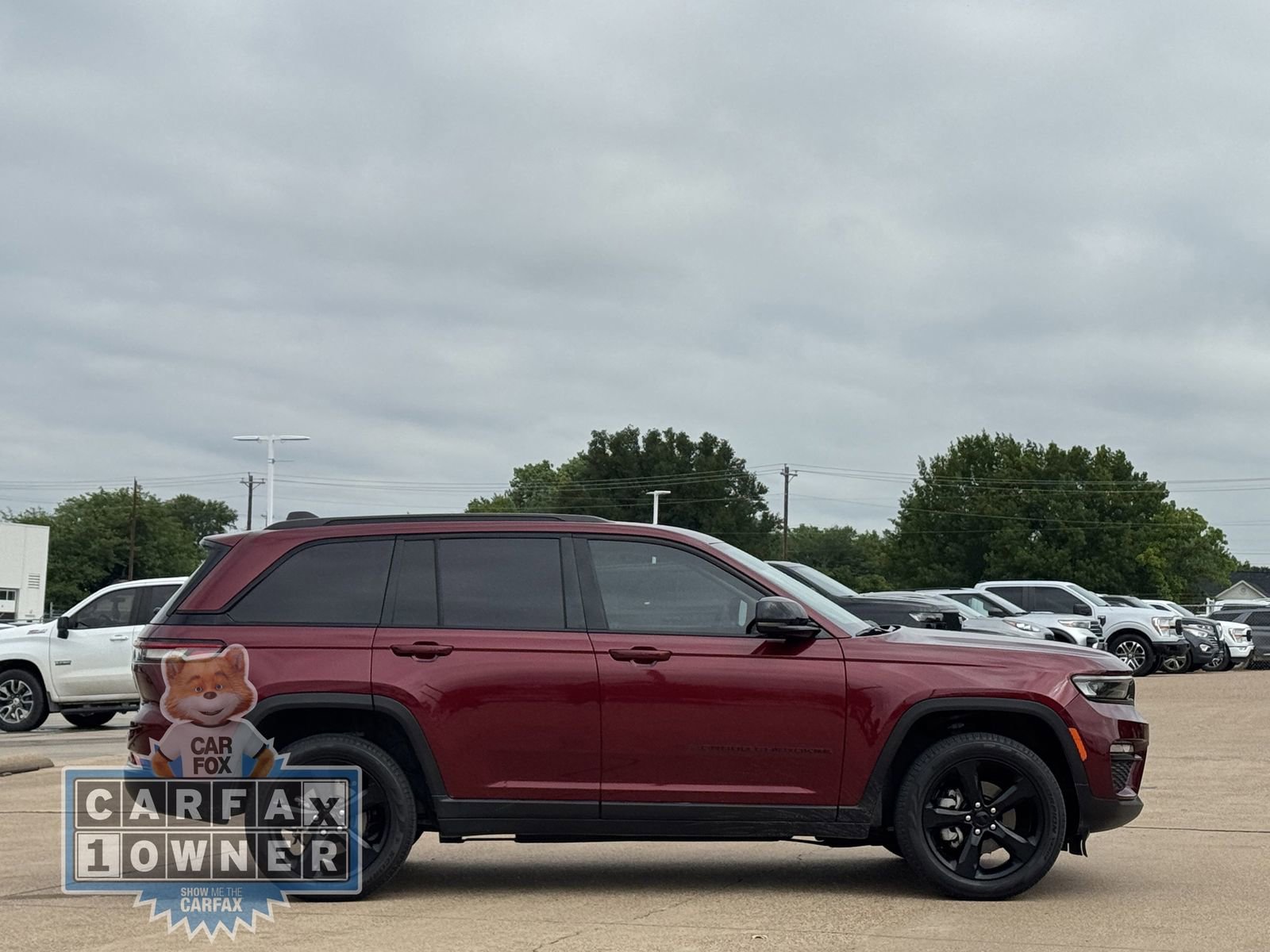 Used 2023 Jeep Grand Cherokee Limited w/ Black Appearance Package AWD/4WD image 3
