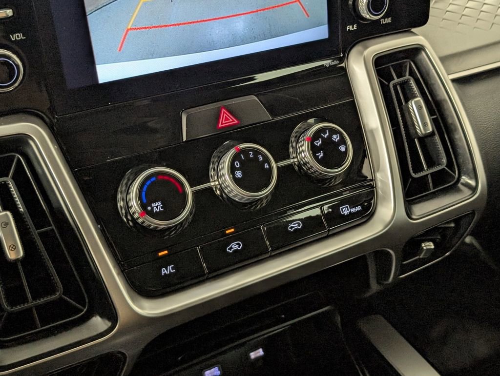 Used 2022 Kia Sorento LX image 16