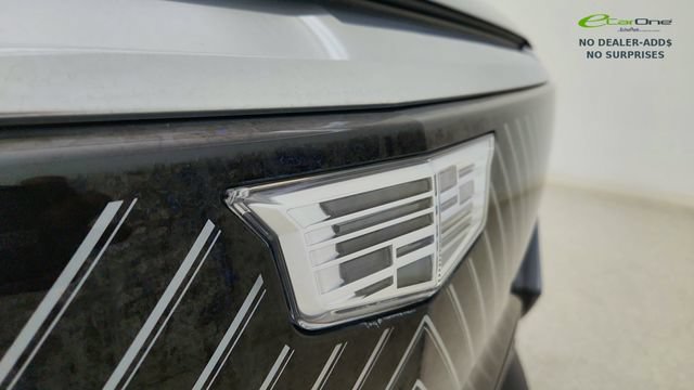 Used 2024 Cadillac Lyriq Luxury AWD/4WD image 15