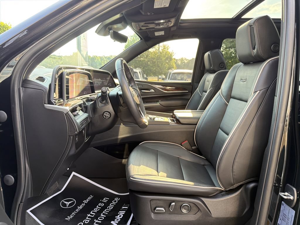 Used 2023 Cadillac Escalade ESV Premium Luxury w/ LPO, Floor Liner Package AWD/4WD image 11