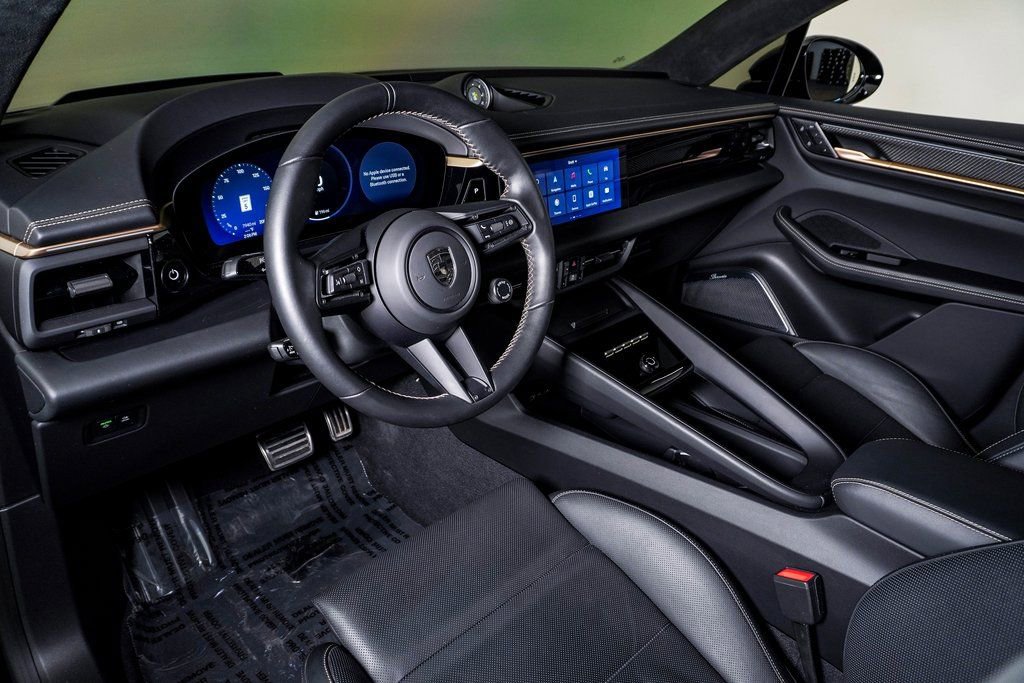 Certified 2025 Porsche Macan Turbo Electric image 4