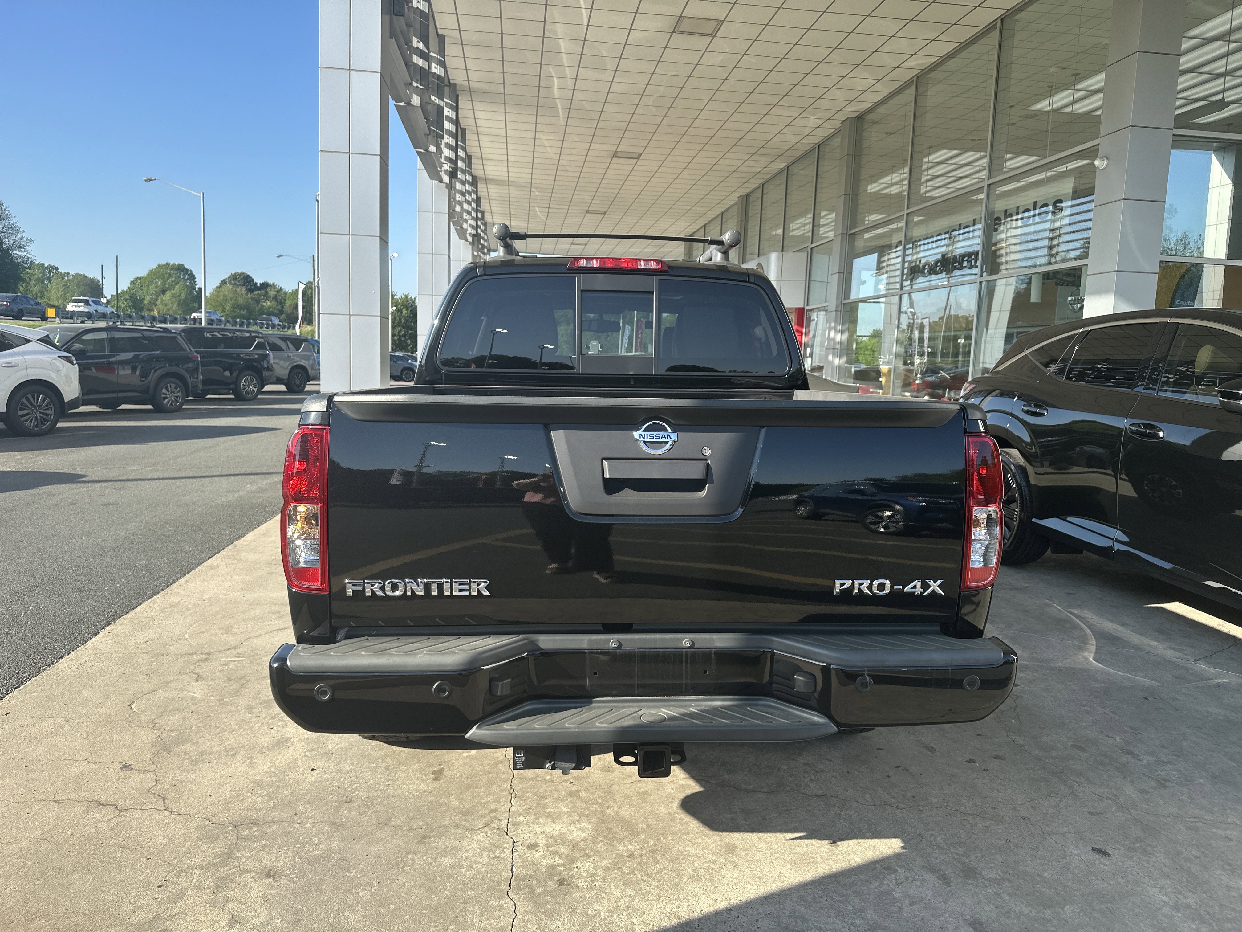 Used 2021 Nissan Frontier PRO-4X w/ Pro-4x Utility Package image 2