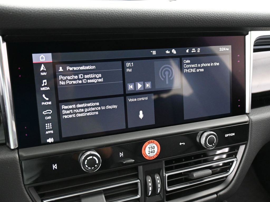 Certified 2025 Porsche Macan AWD/4WD image 21