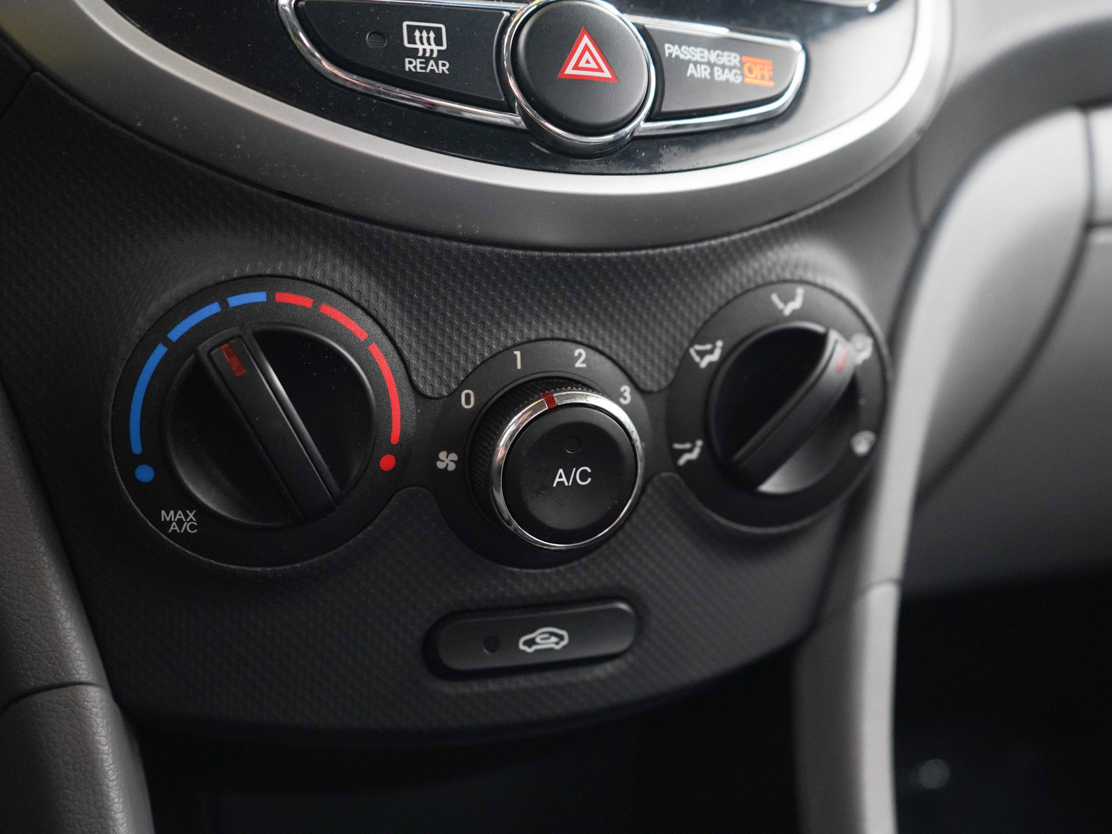 Used 2013 Hyundai Accent GLS w/ Premium Pkg FWD image 20