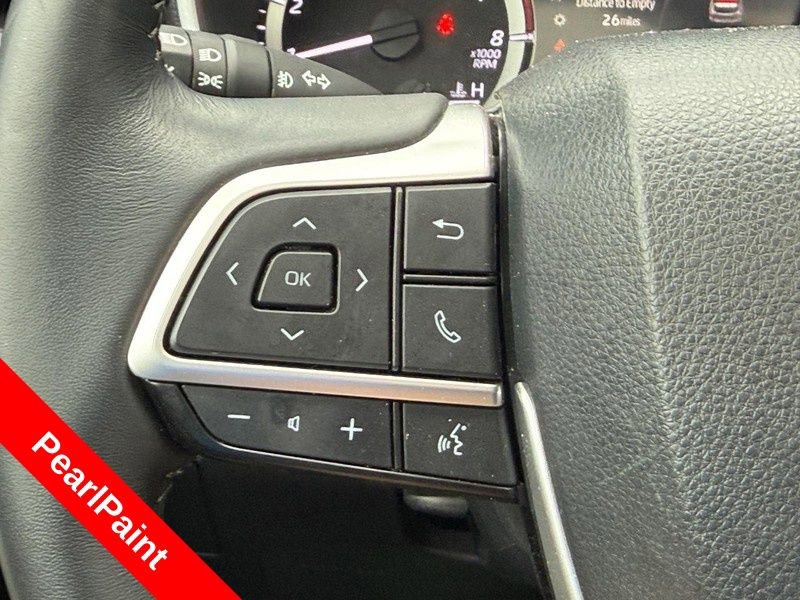 Used 2023 Toyota Highlander XLE AWD/4WD image 21