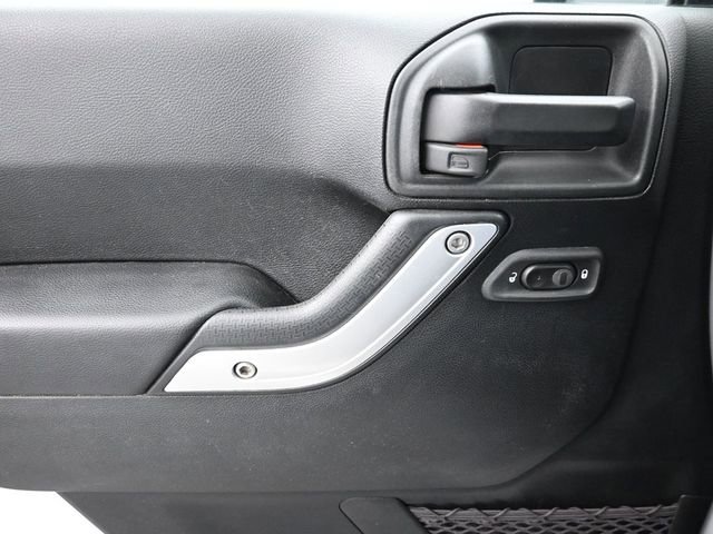 Used 2017 Jeep Wrangler Unlimited Sahara w/ Connectivity Group AWD/4WD image 24