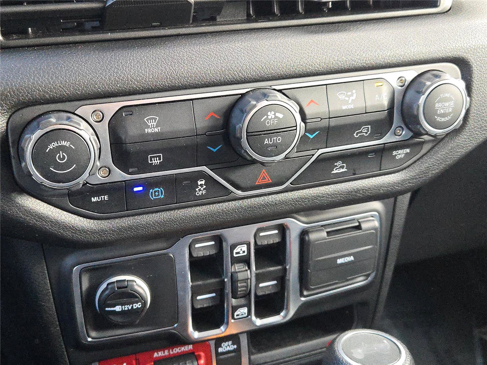 Used 2024 Jeep Wrangler Willys AWD/4WD image 29