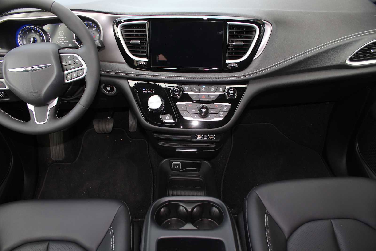 New 2025 Chrysler Pacifica Select AWD/4WD image 29