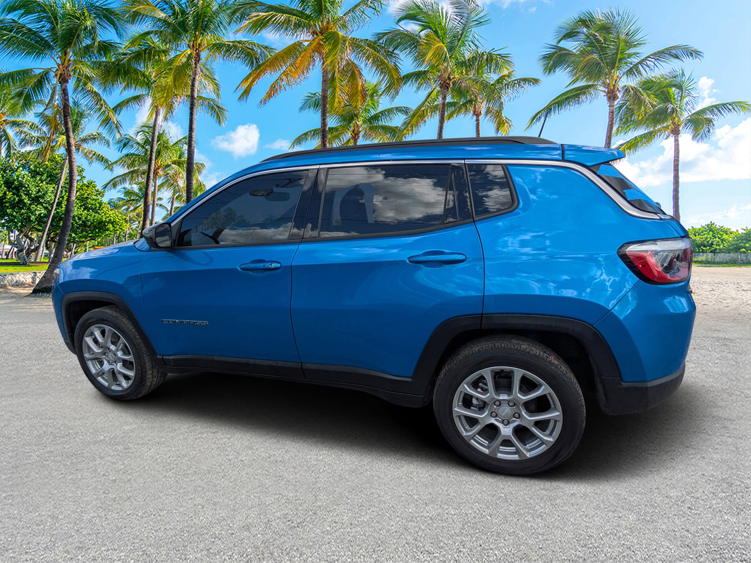 Used 2024 Jeep Compass Latitude image 4