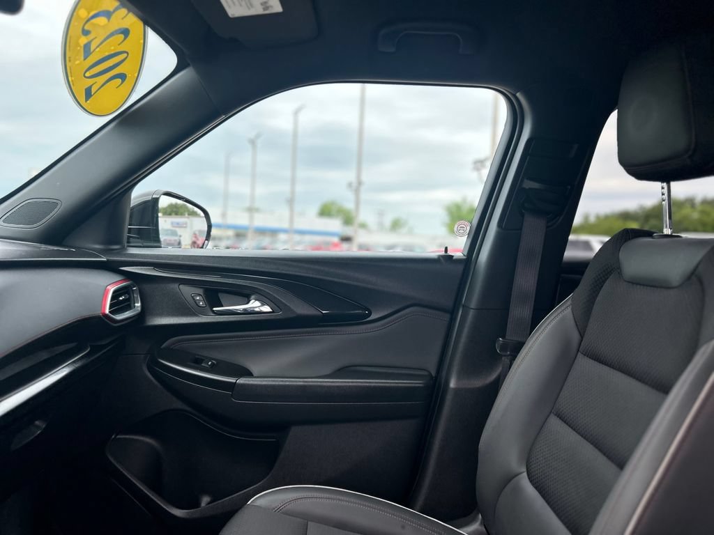 Used 2023 Chevrolet TrailBlazer RS FWD image 13
