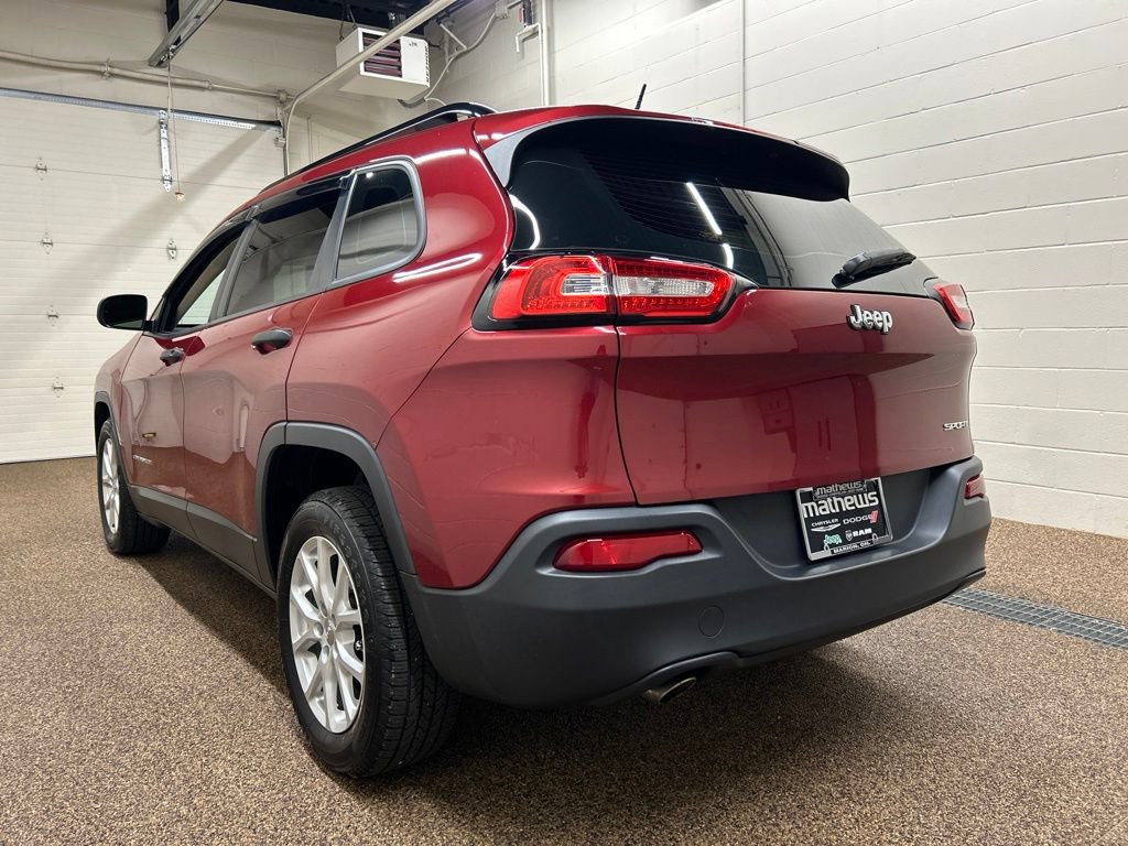 Used 2016 Jeep Cherokee Sport FWD image 4