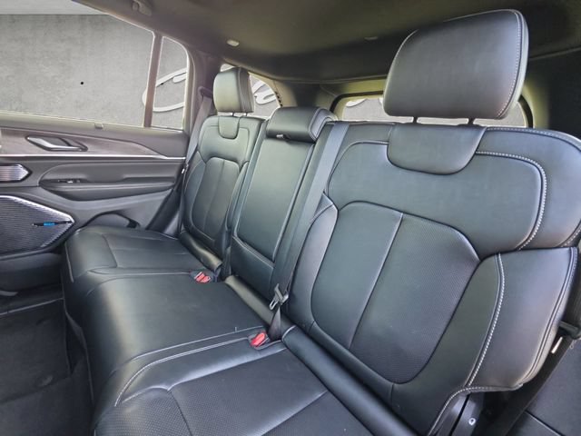 Used 2022 Jeep Grand Cherokee Overland w/ Adv Protech Group III RWD image 22