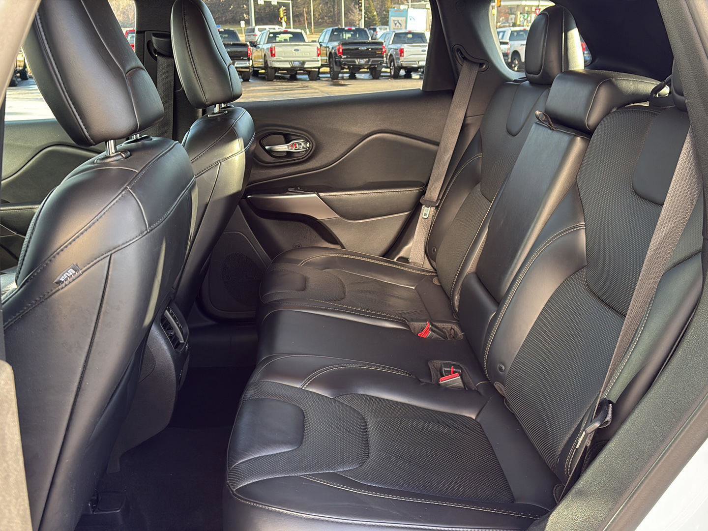 Used 2019 Jeep Cherokee Limited image 19