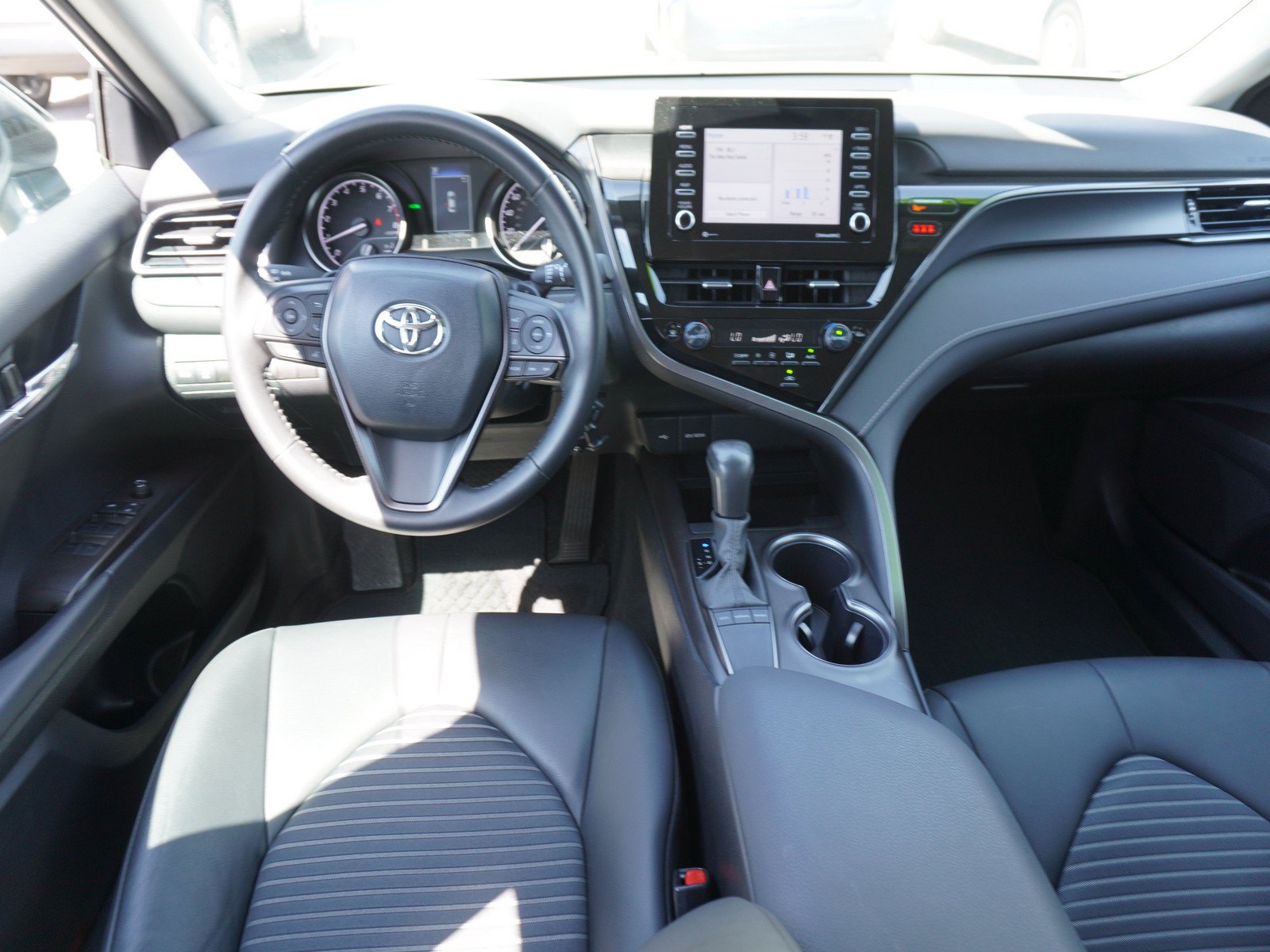 Used 2024 Toyota Camry SE FWD image 2