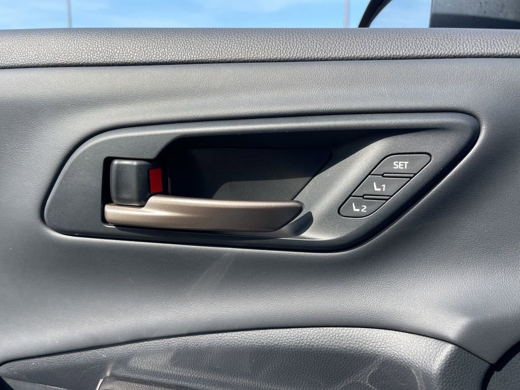 Used 2025 Toyota Crown Platinum image 18