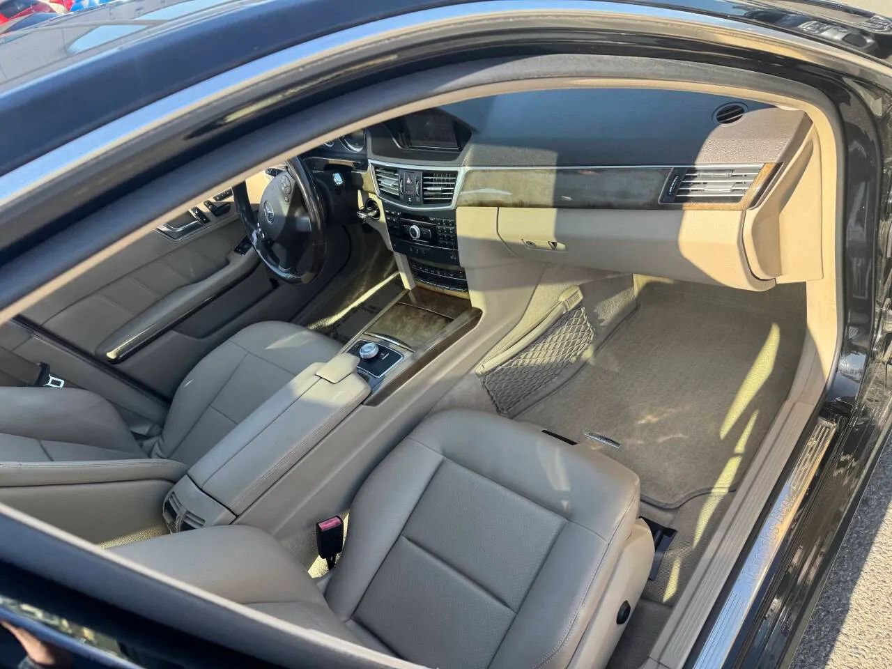 Used 2010 Mercedes-Benz E 350 4MATIC Sedan image 22