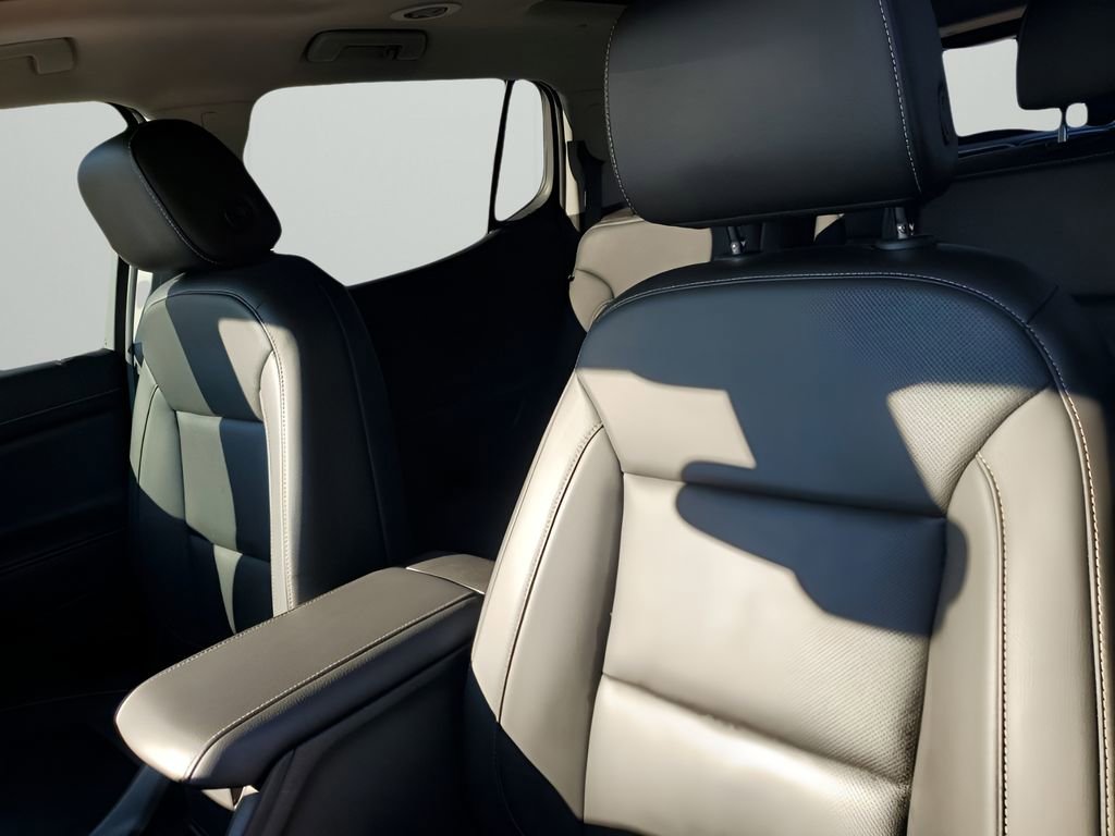 Used 2023 GMC Acadia SLT w/ Technology Package image 31