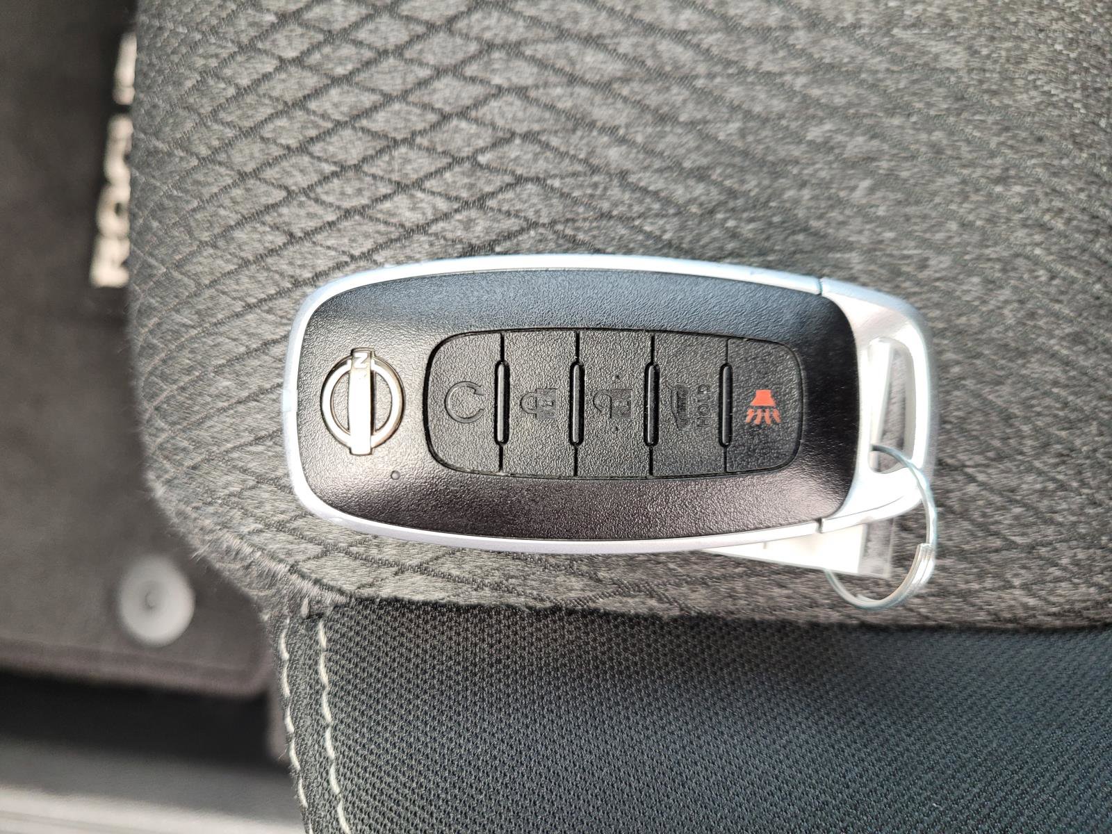 Used 2025 Nissan Rogue SV AWD/4WD image 27
