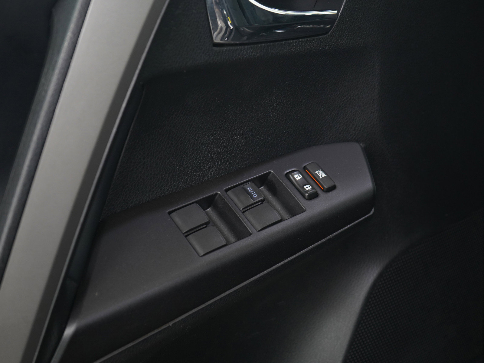 Used 2018 Toyota RAV4 XLE AWD/4WD image 20