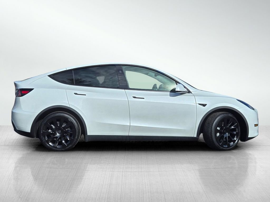 Used 2023 Tesla Model Y Long Range image 3