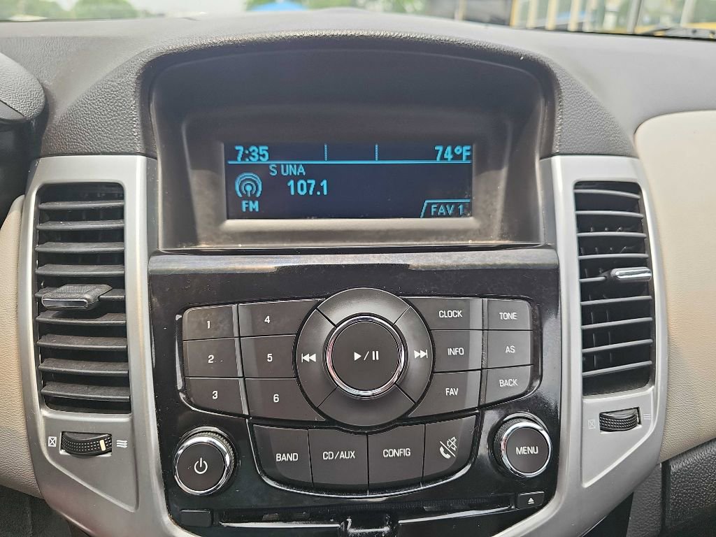 Used 2011 Chevrolet Cruze LS image 32